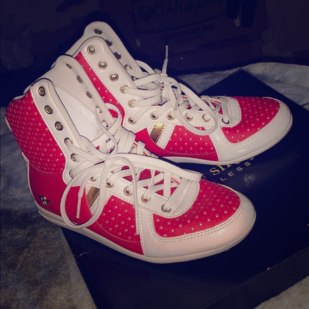 Never worn Creative Recreation